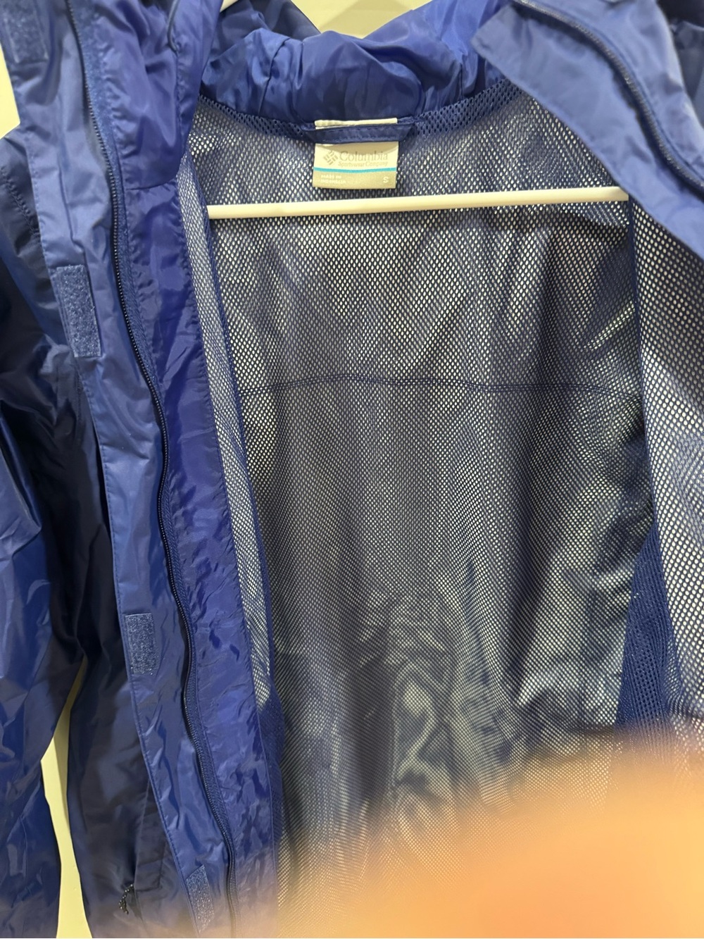 Columbia women’s Royal Blue Hooded Rain Jacket brand new size small - Picture 3 of 4